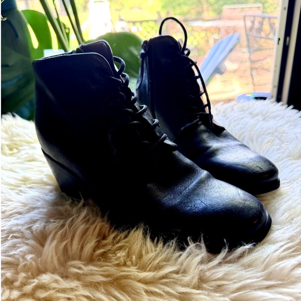 Sofft Corlea Black Leather Lace-Up Ankle Booties - Size 6.5